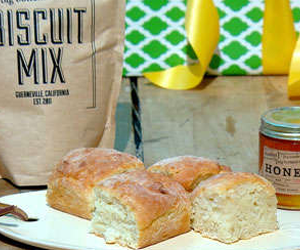 win-big-bottom-market-biscuit-mix-honey-set