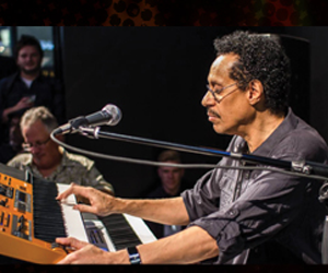 win-a-larry-dunn-signed-casio-keyboard