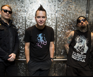 win-tickets-to-see-blink-182